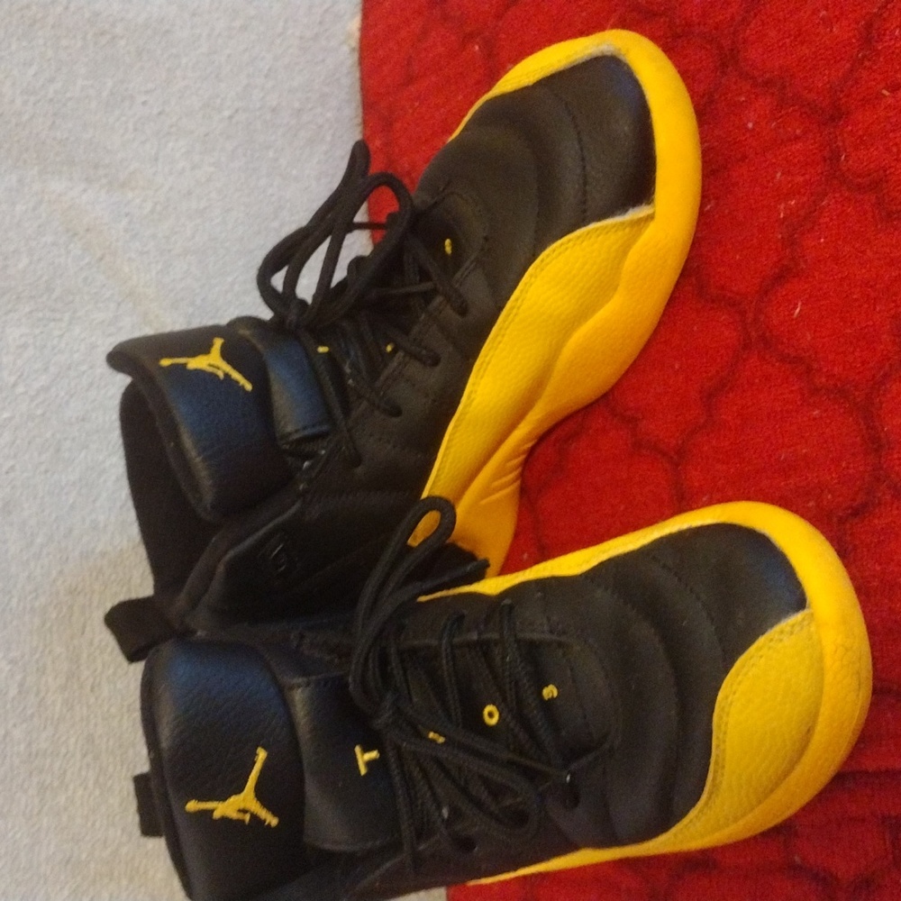 Jordan 12 Retro, University Yellow